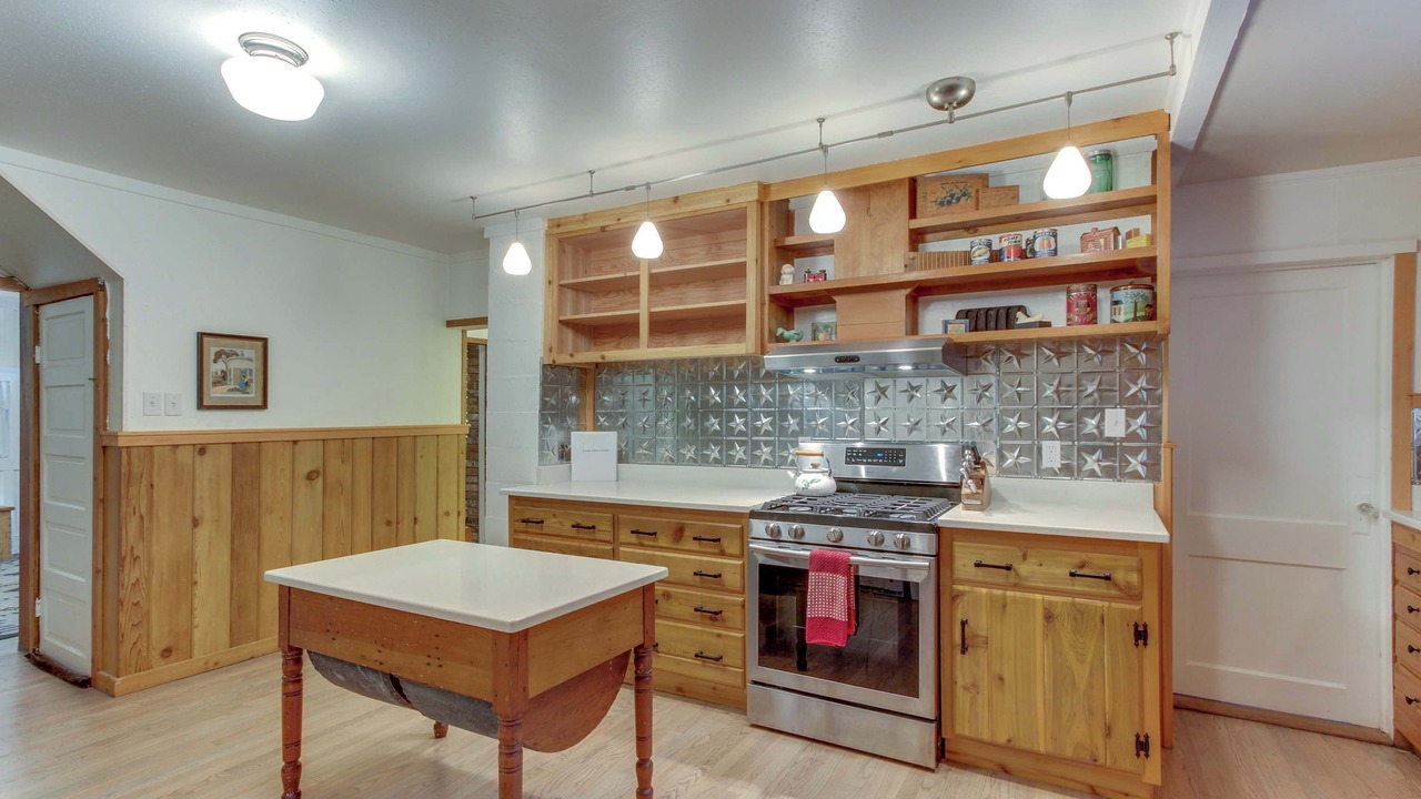 Photo of Kitchen in McKenzie Bridge