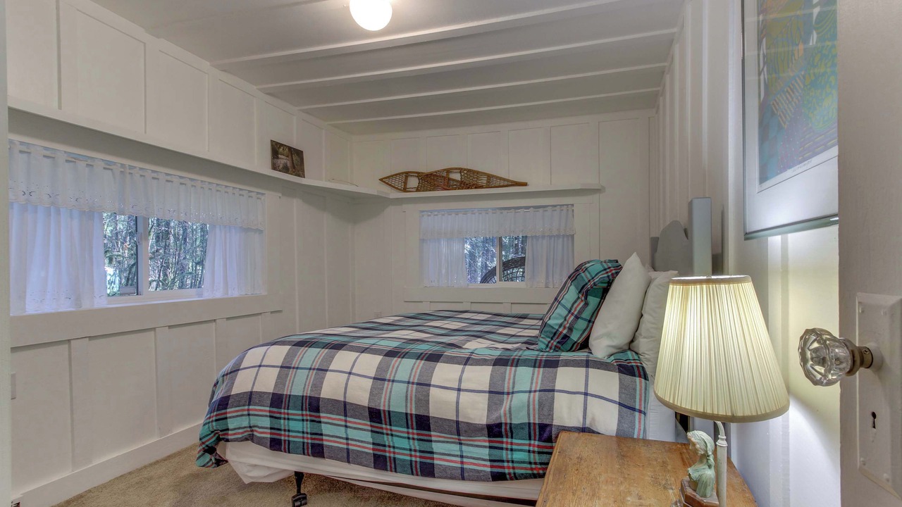 Photo of Bedroom in McKenzie Bridge