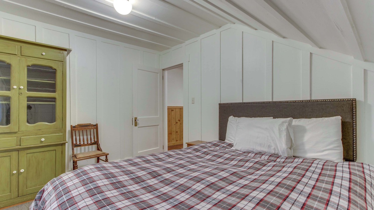Photo of Bedroom in McKenzie Bridge