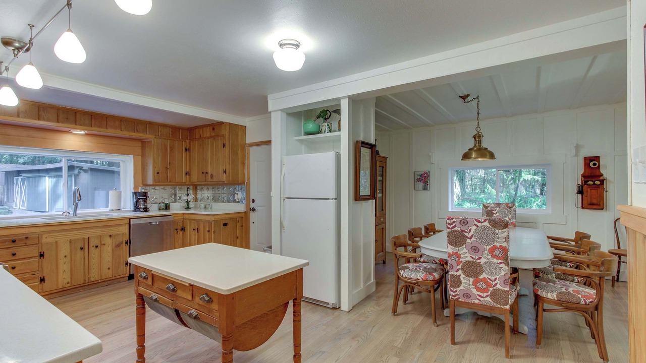 Photo of Kitchen in McKenzie Bridge