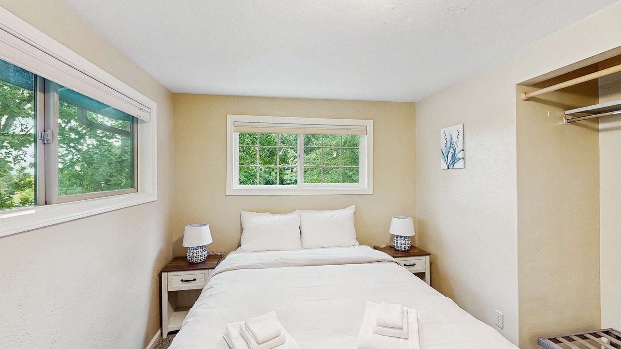 Photo of Bedroom in Amazon