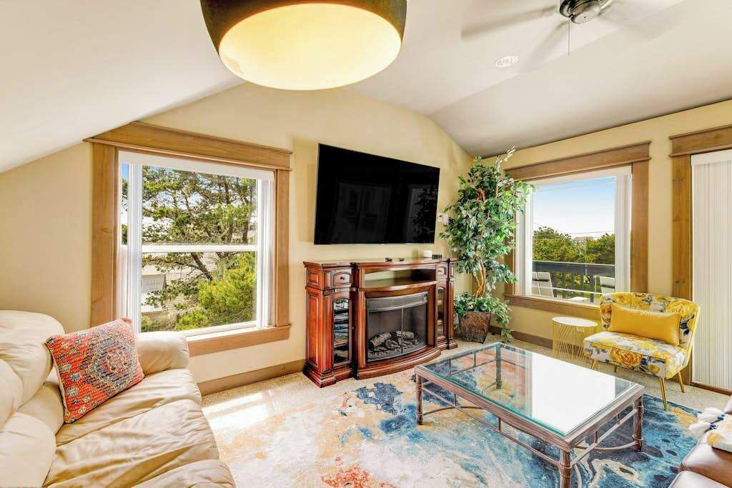Photo of Livingroom in Bayshore