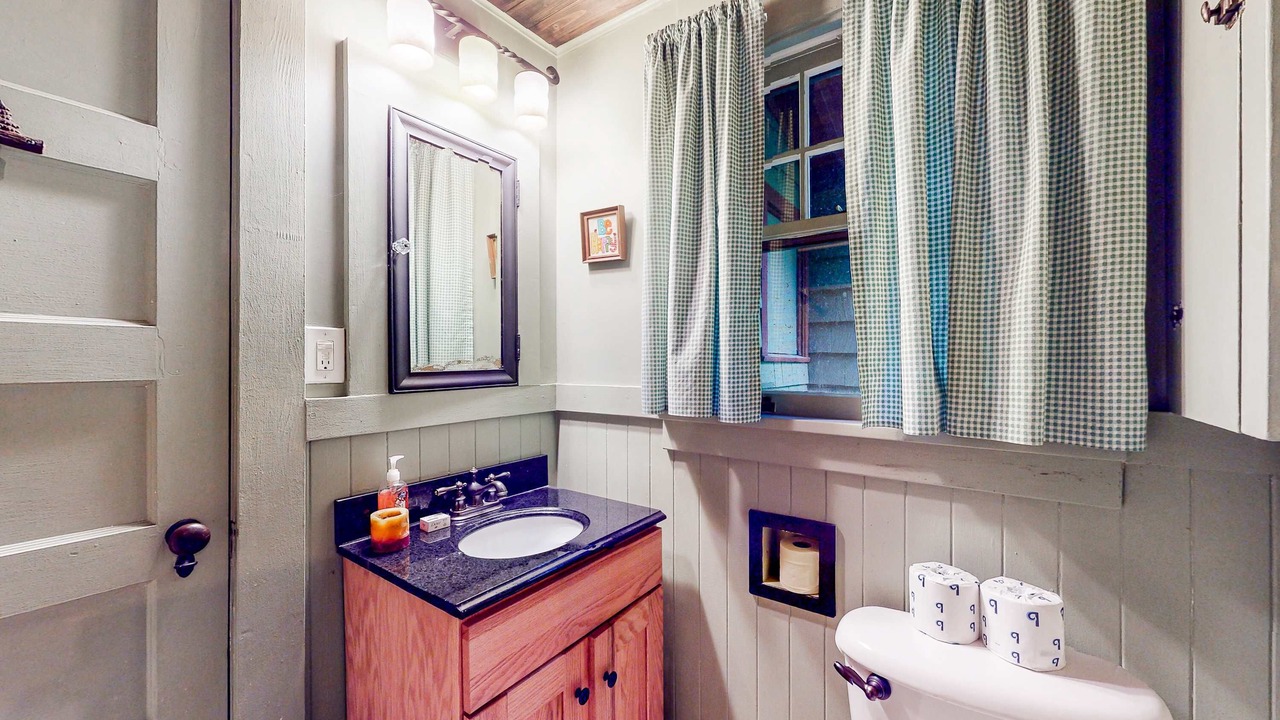 Photo of Bathroom in Marmot