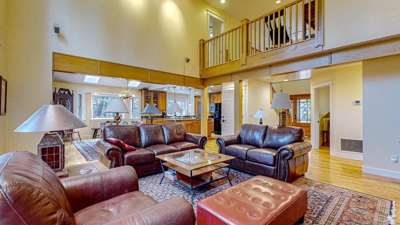 Photo of Livingroom in Black Butte Ranch