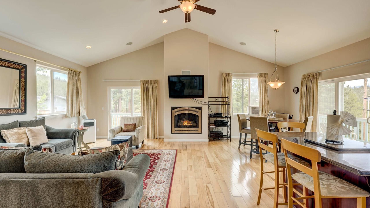 Photo of Livingroom in Mountain View Estates