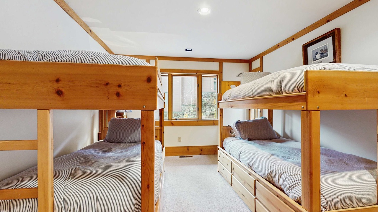 Photo of Bedroom in Alpine Meadows