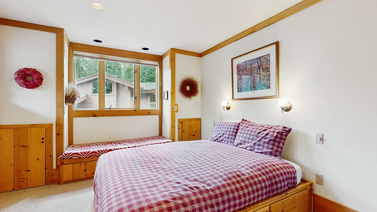 Photo of Bedroom in Alpine Meadows