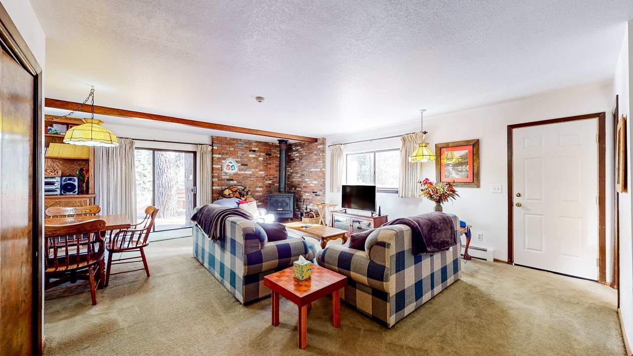 Photo of Livingroom in Christmas Valley