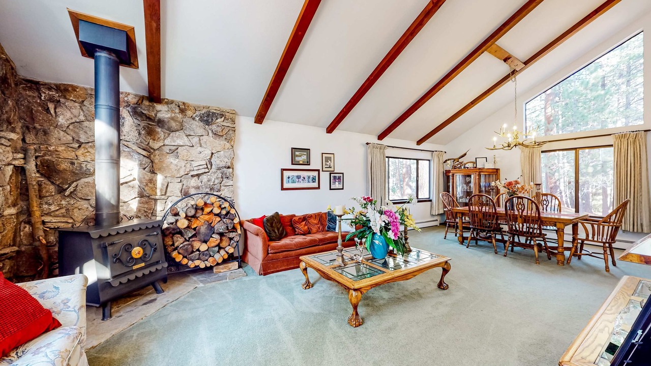 Photo of Livingroom in Christmas Valley