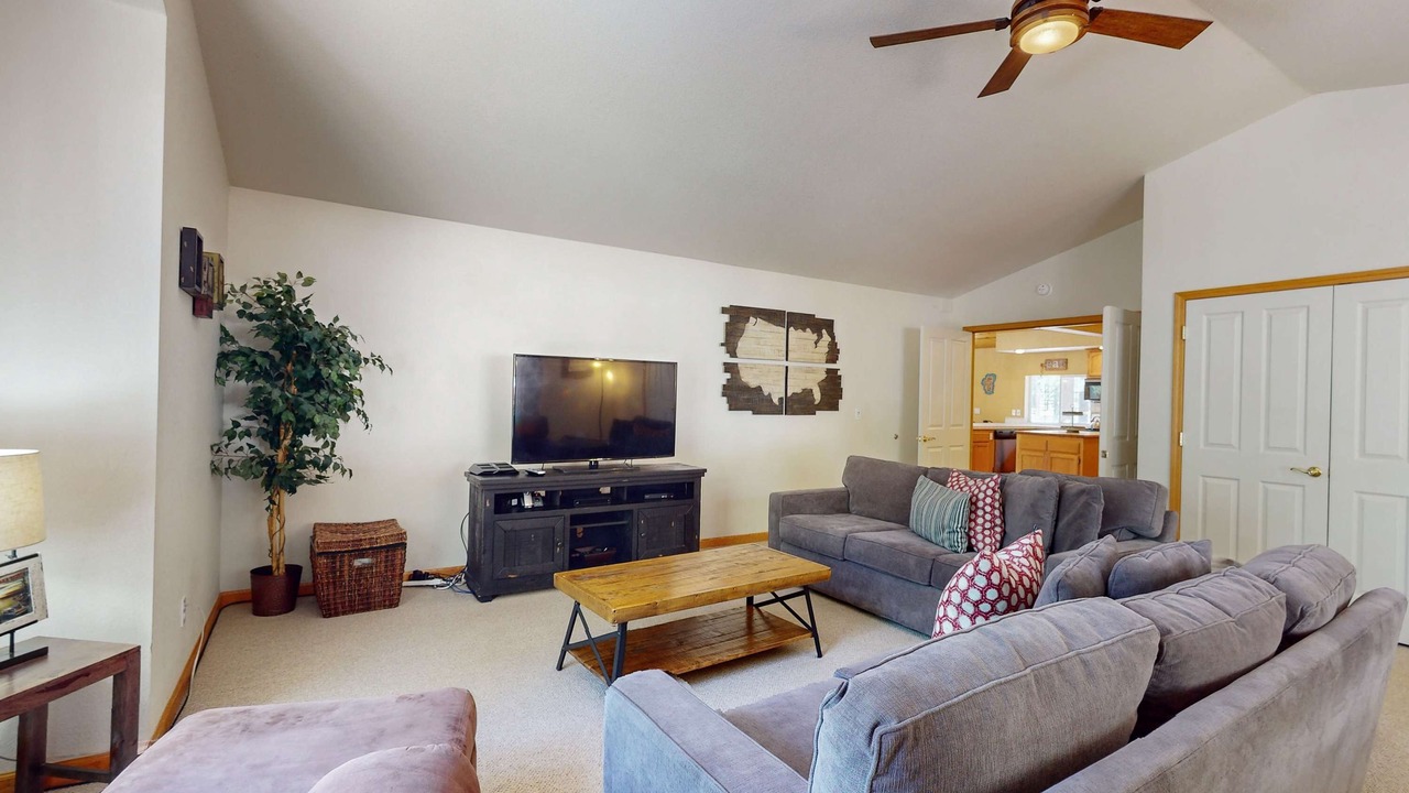 Photo of Livingroom in Montgomery Estates