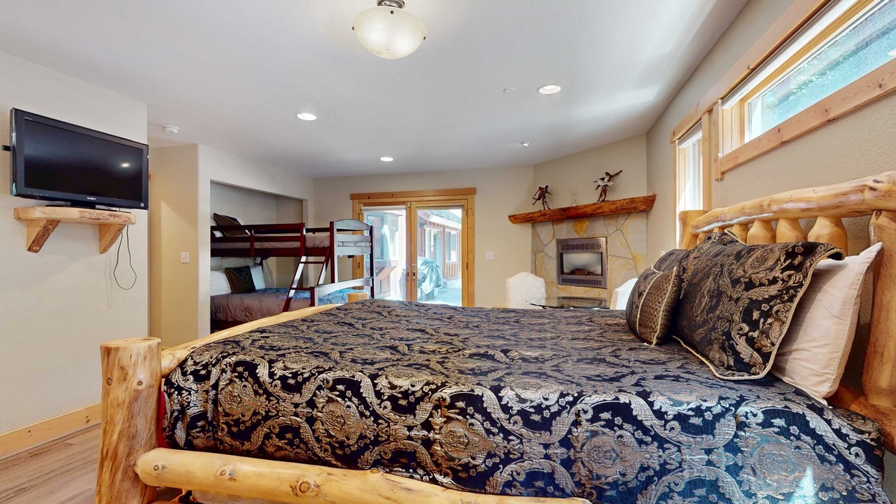 Photo of Bedroom in Country Club Estates