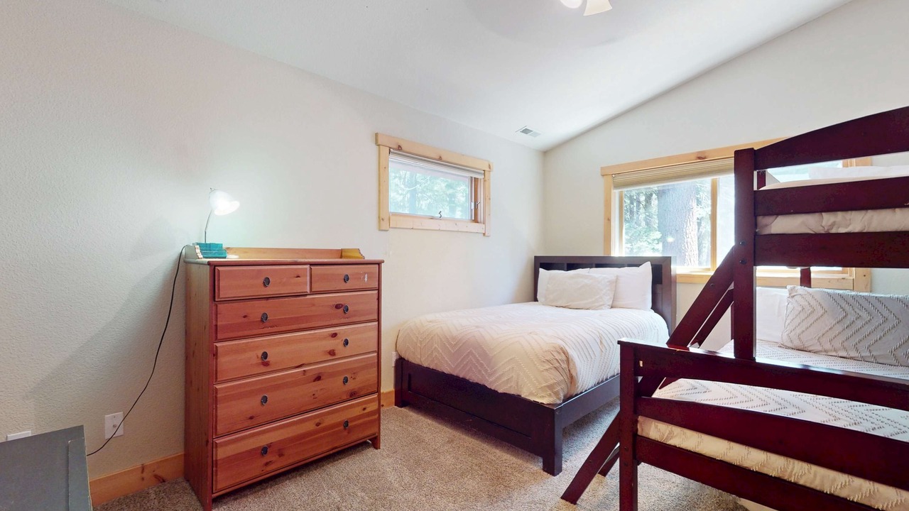 Photo of Bedroom in Country Club Estates