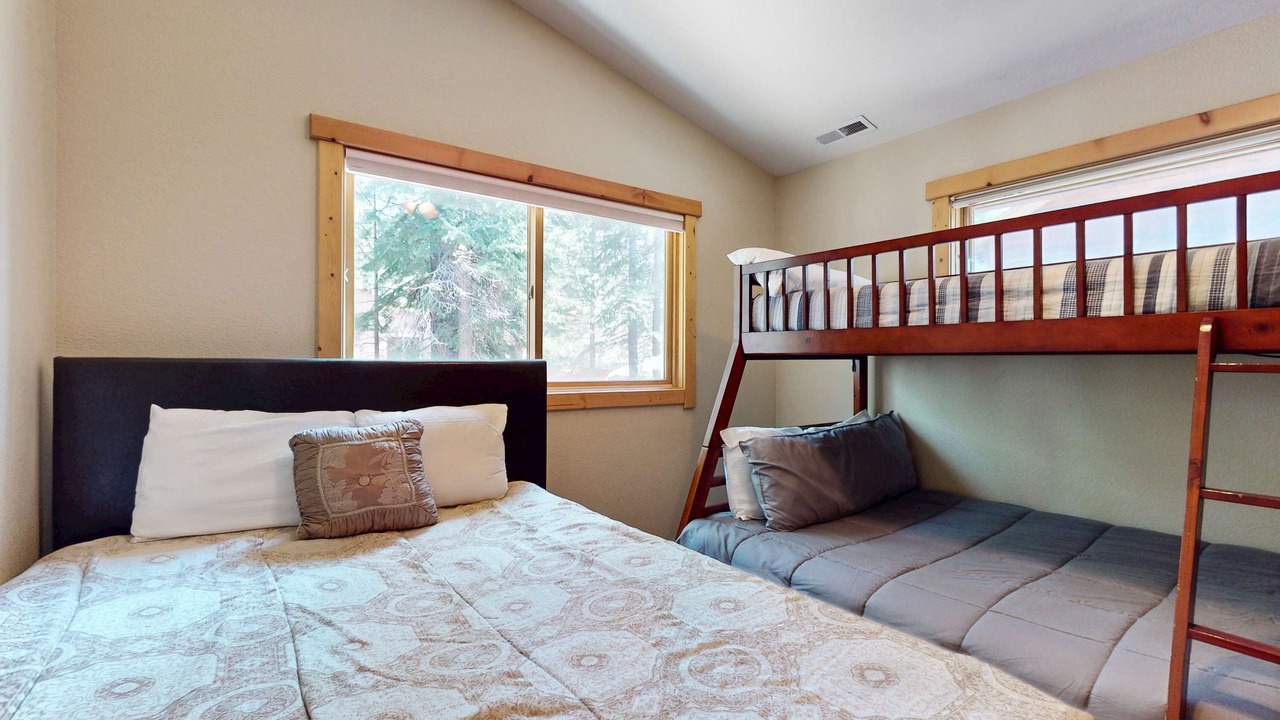 Photo of Bedroom in Country Club Estates