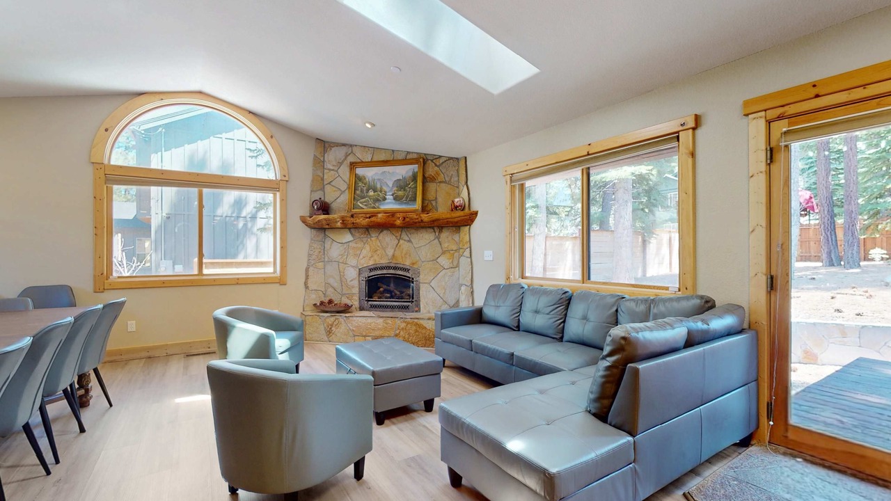 Photo of Livingroom in Country Club Estates