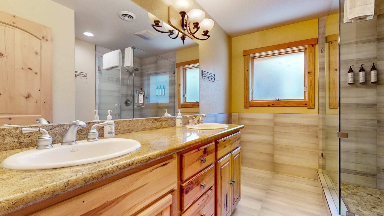 Photo of Bathroom in Country Club Estates