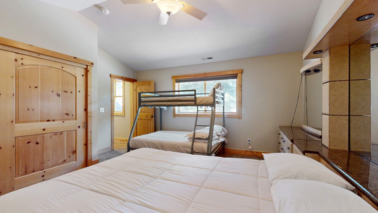 Photo of Bedroom in Country Club Estates