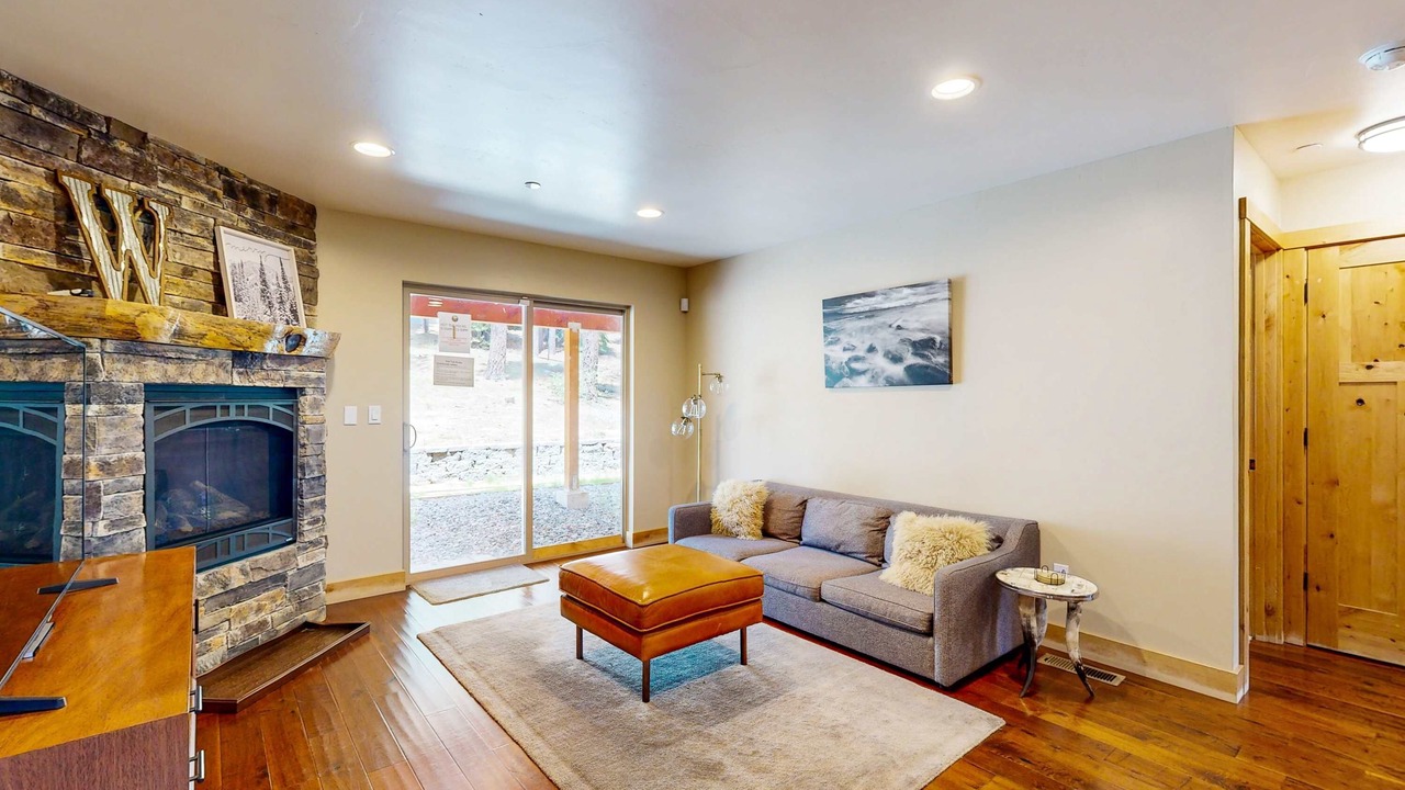 Photo of Livingroom in Country Club Estates
