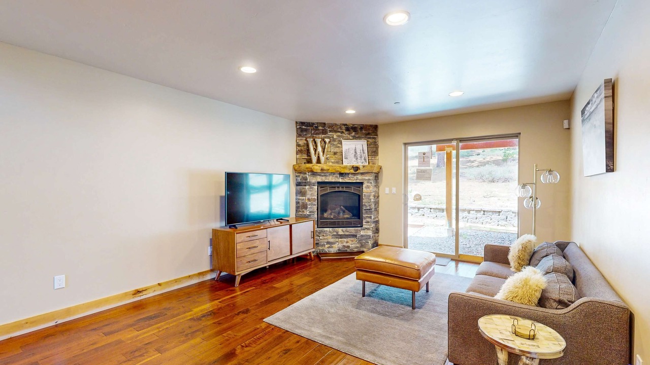 Photo of Livingroom in Country Club Estates