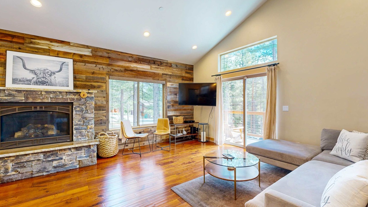 Photo of Livingroom in Country Club Estates