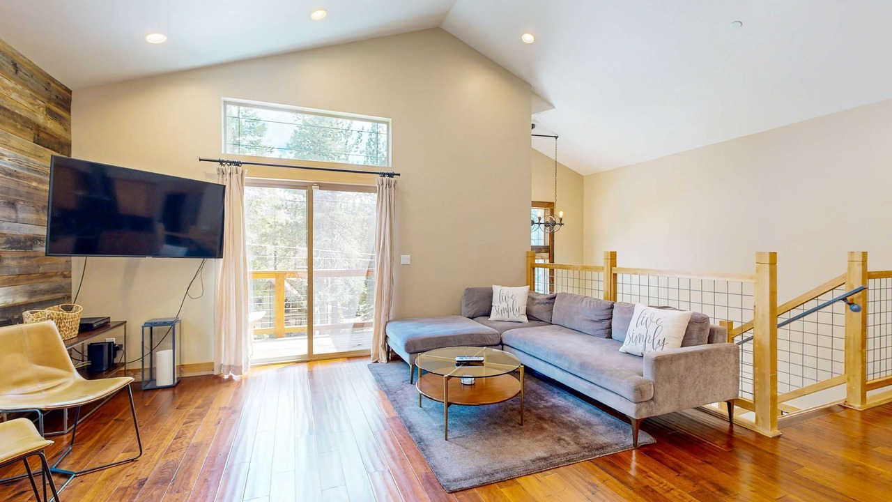 Photo of Livingroom in Country Club Estates
