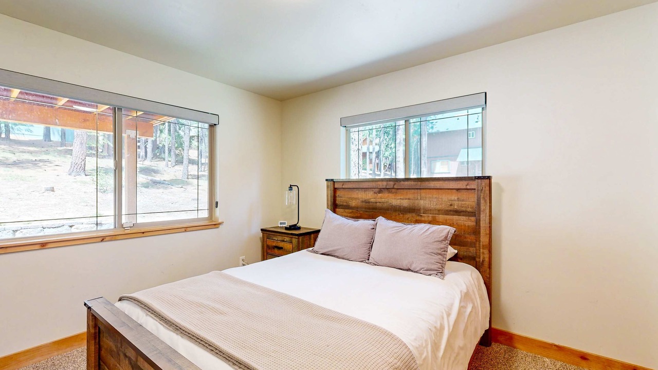Photo of Bedroom in Country Club Estates