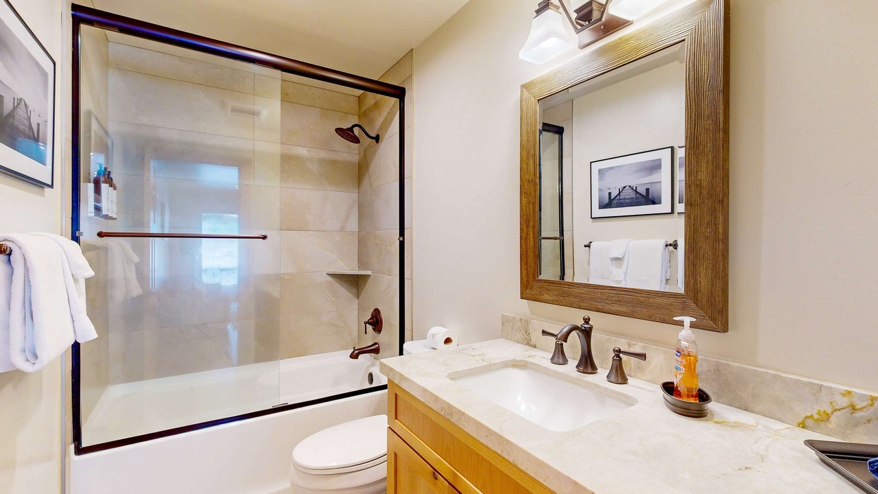 Photo of Bathroom in Country Club Estates