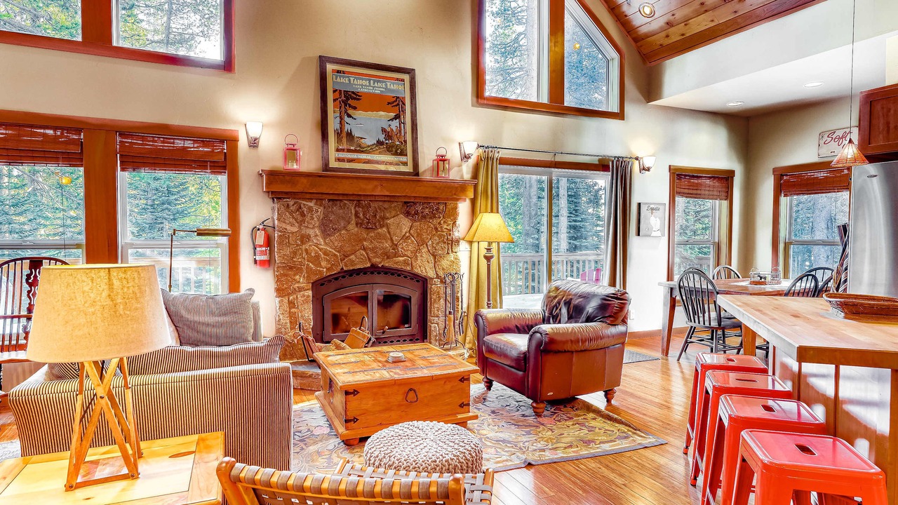 Photo of Livingroom in Serene Lakes