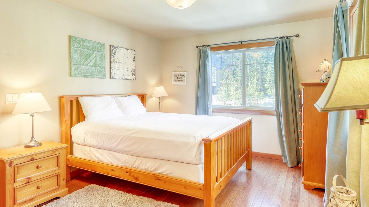 Photo of Bedroom in Serene Lakes