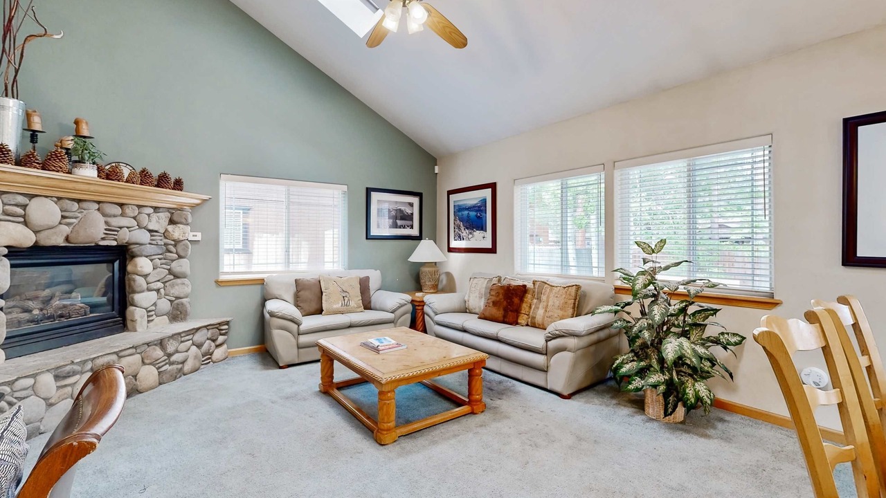 Photo of Livingroom in Tahoe Island
