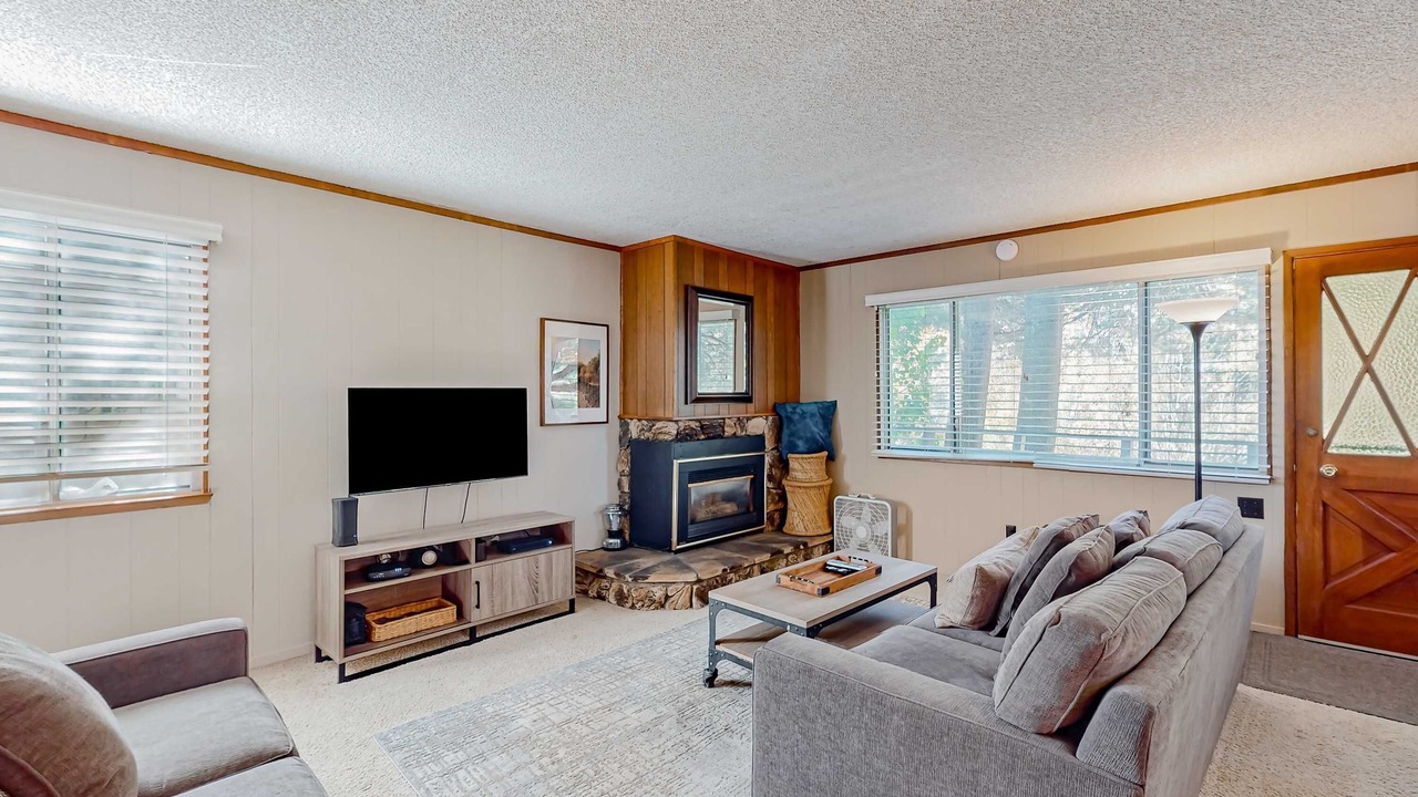 Photo of Livingroom in Tahoe Island