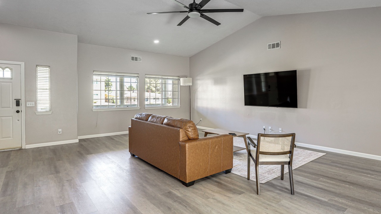 Photo of Livingroom in Victorville