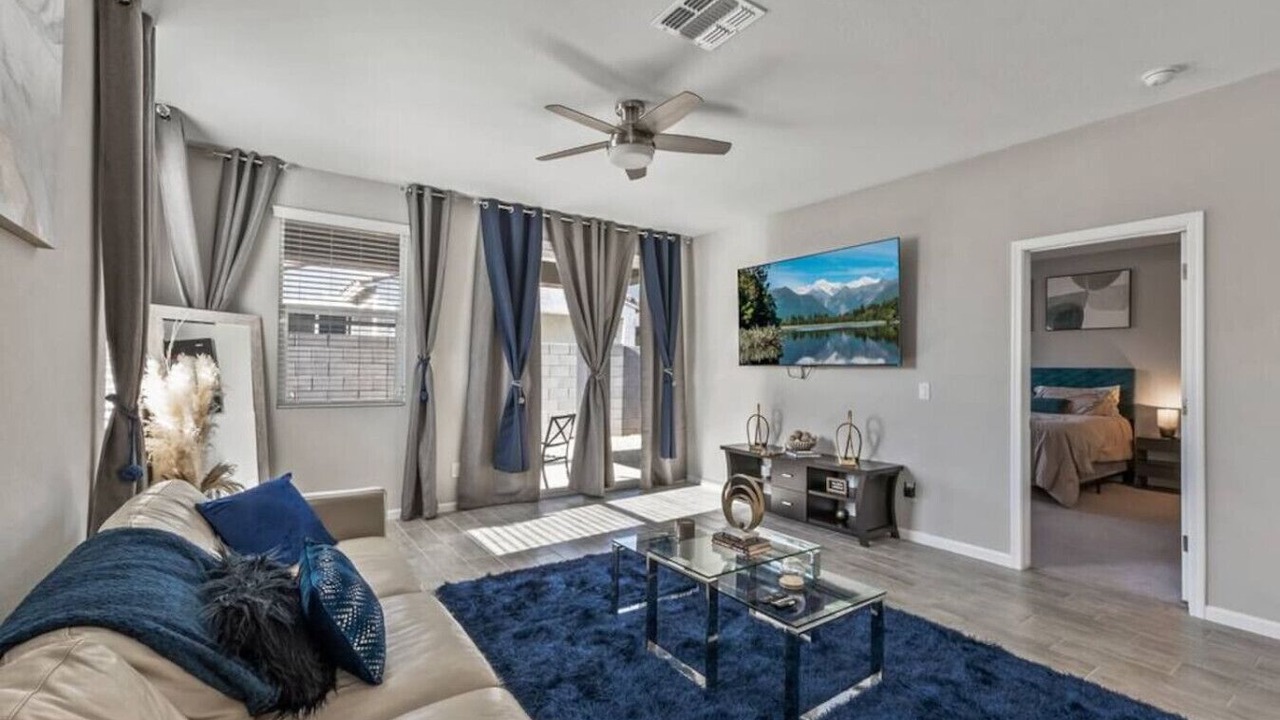 Photo of Livingroom in Surprise