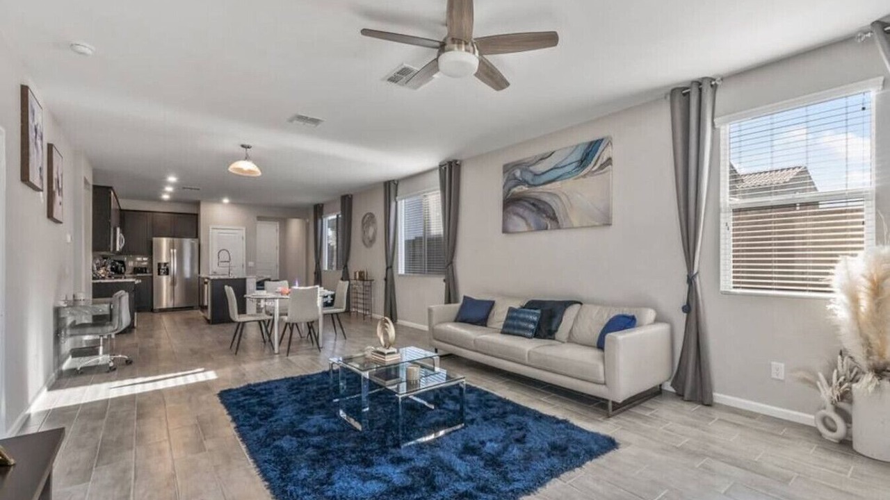 Photo of Livingroom in Surprise