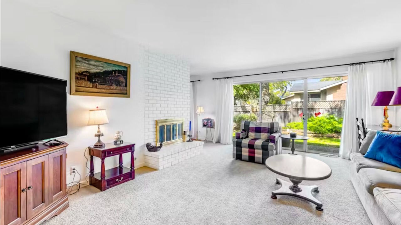 Photo of Livingroom in Del Monte Forest