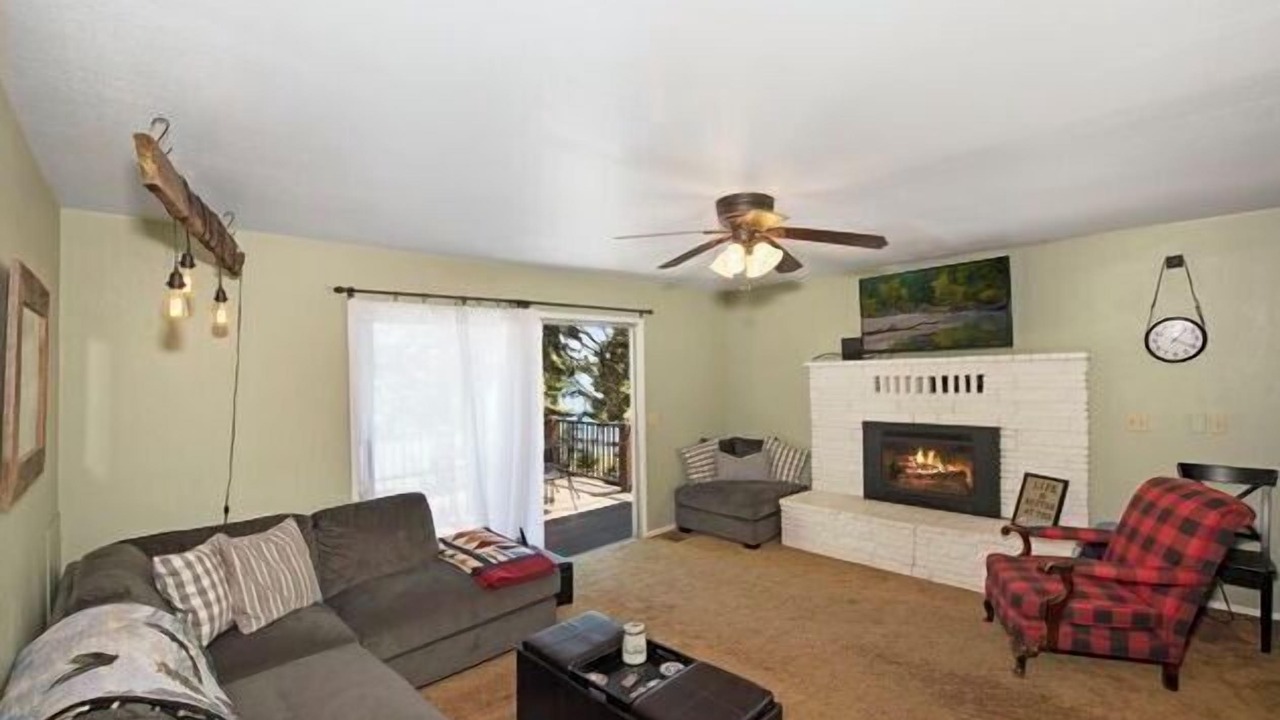 Photo of Livingroom in Lake Almanor Country Club