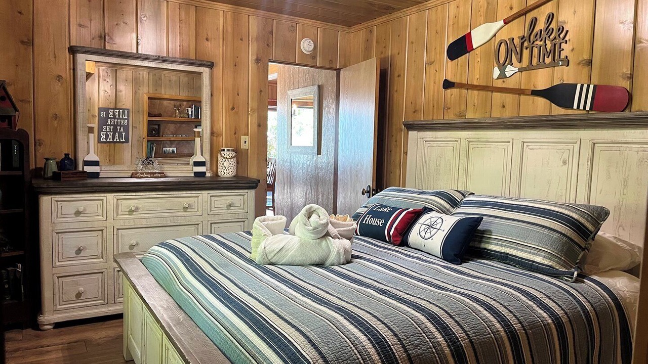 Photo of Bedroom in Almanor
