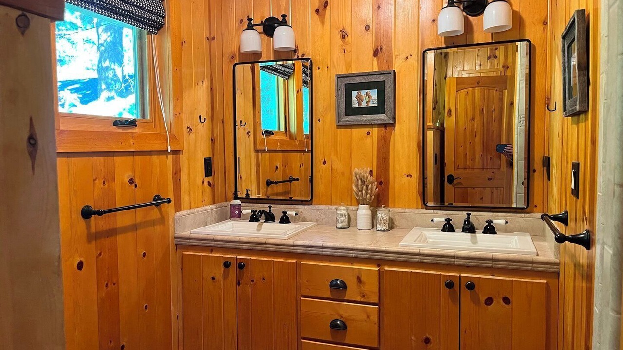 Photo of Bathroom in Almanor