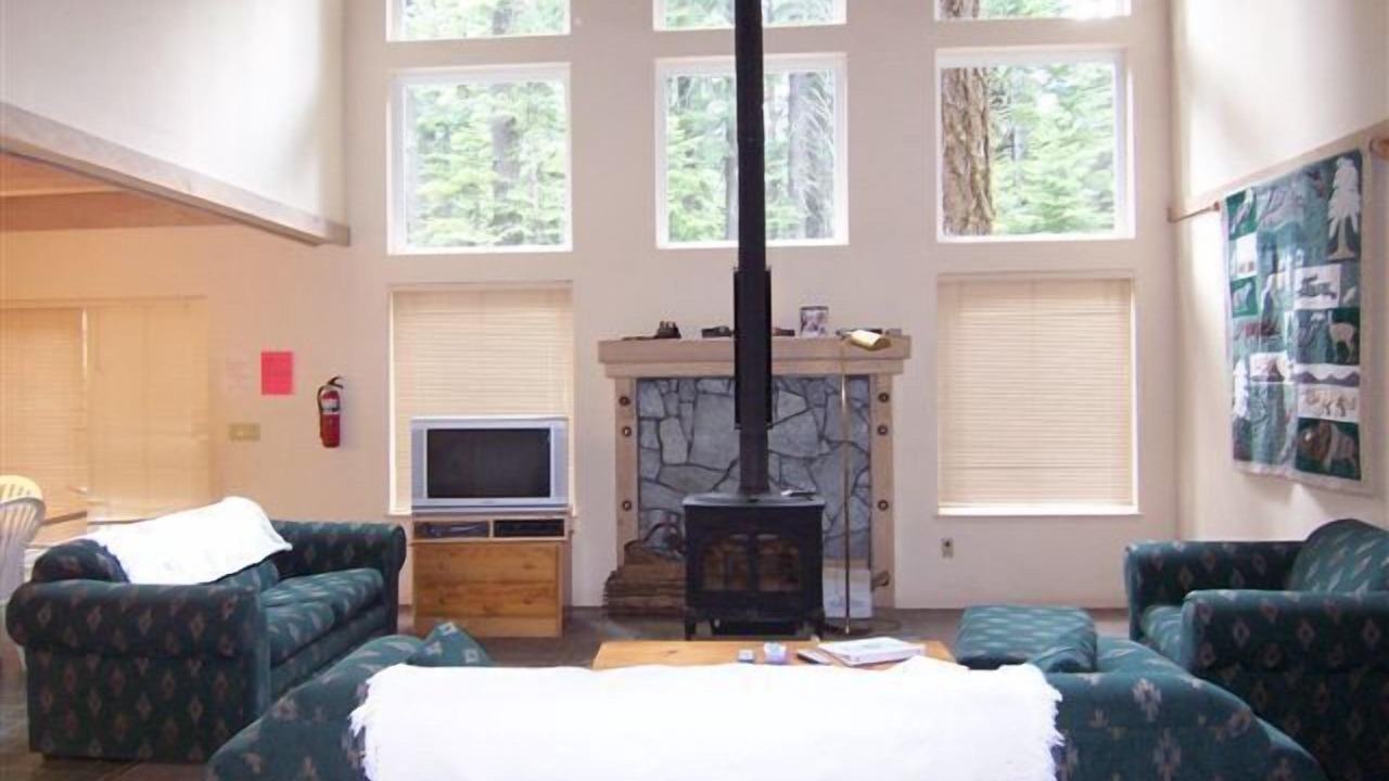 Photo of Livingroom in Lake Almanor Country Club