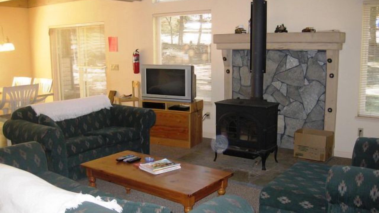 Photo of Livingroom in Lake Almanor Country Club