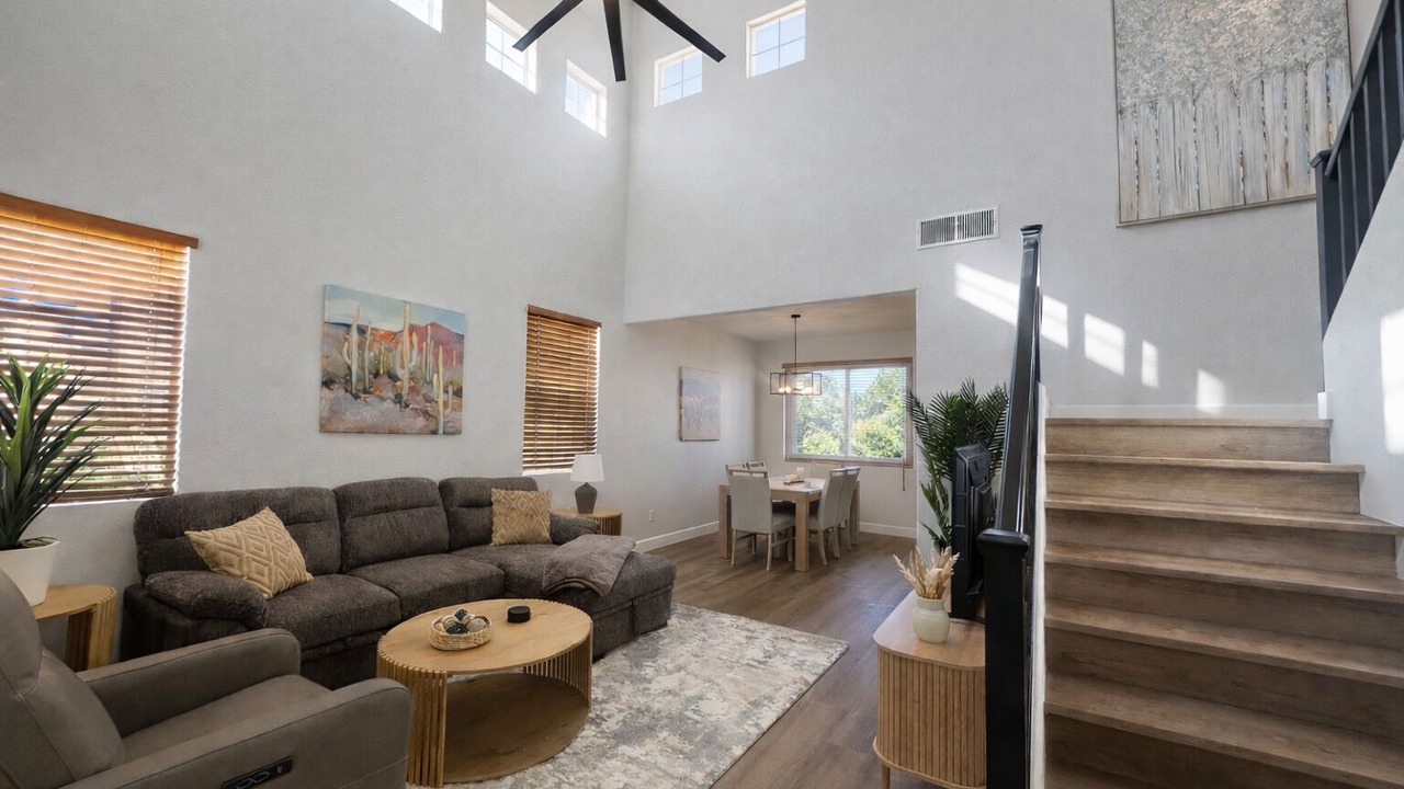 Photo of Livingroom in MacDonald Ranch