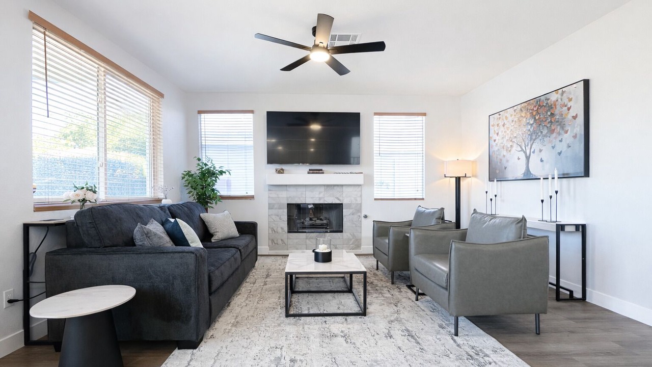 Photo of Livingroom in MacDonald Ranch