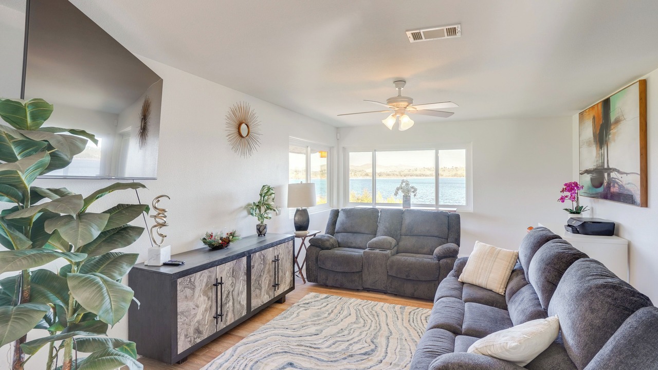 Photo of Livingroom in Lake Elsinore