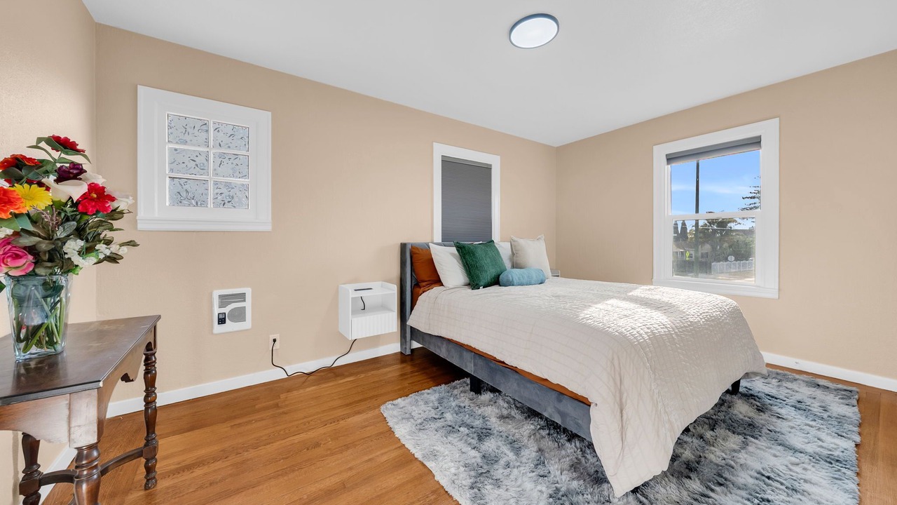 Photo of Bedroom in Oakland