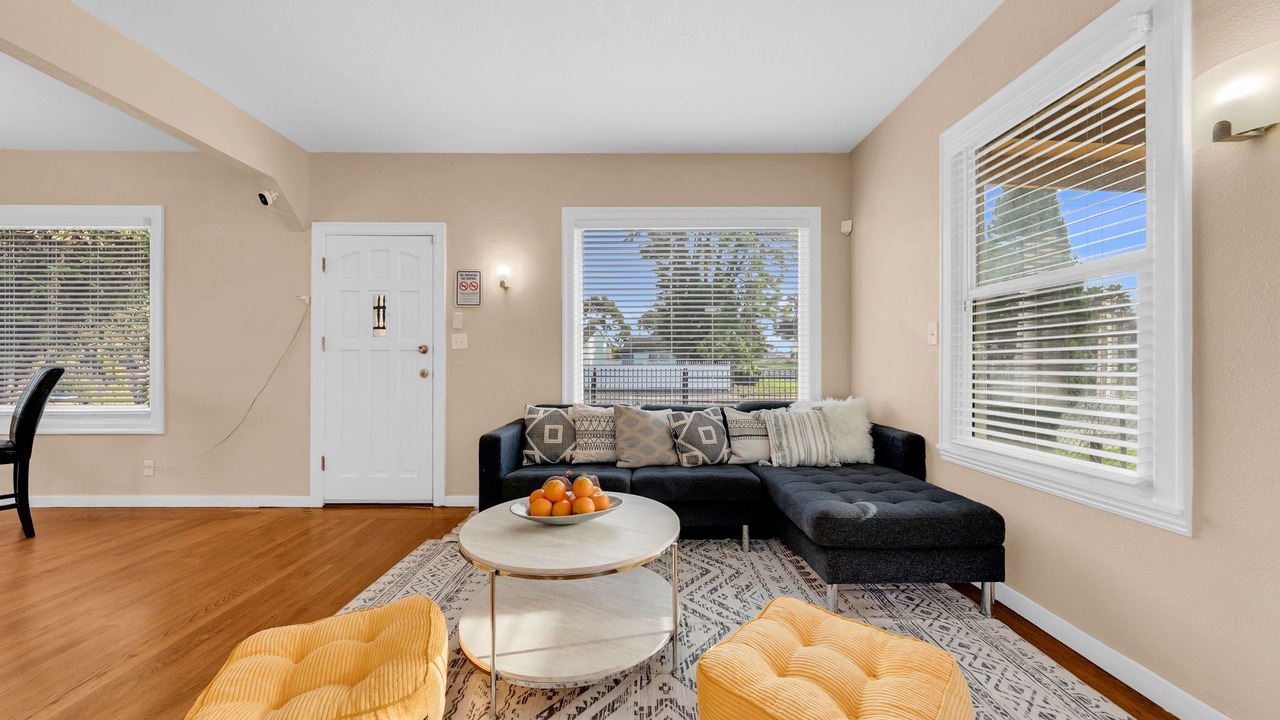 Photo of Livingroom in Oakland