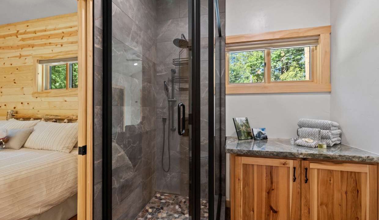 Photo of Bathroom in Mono Vista
