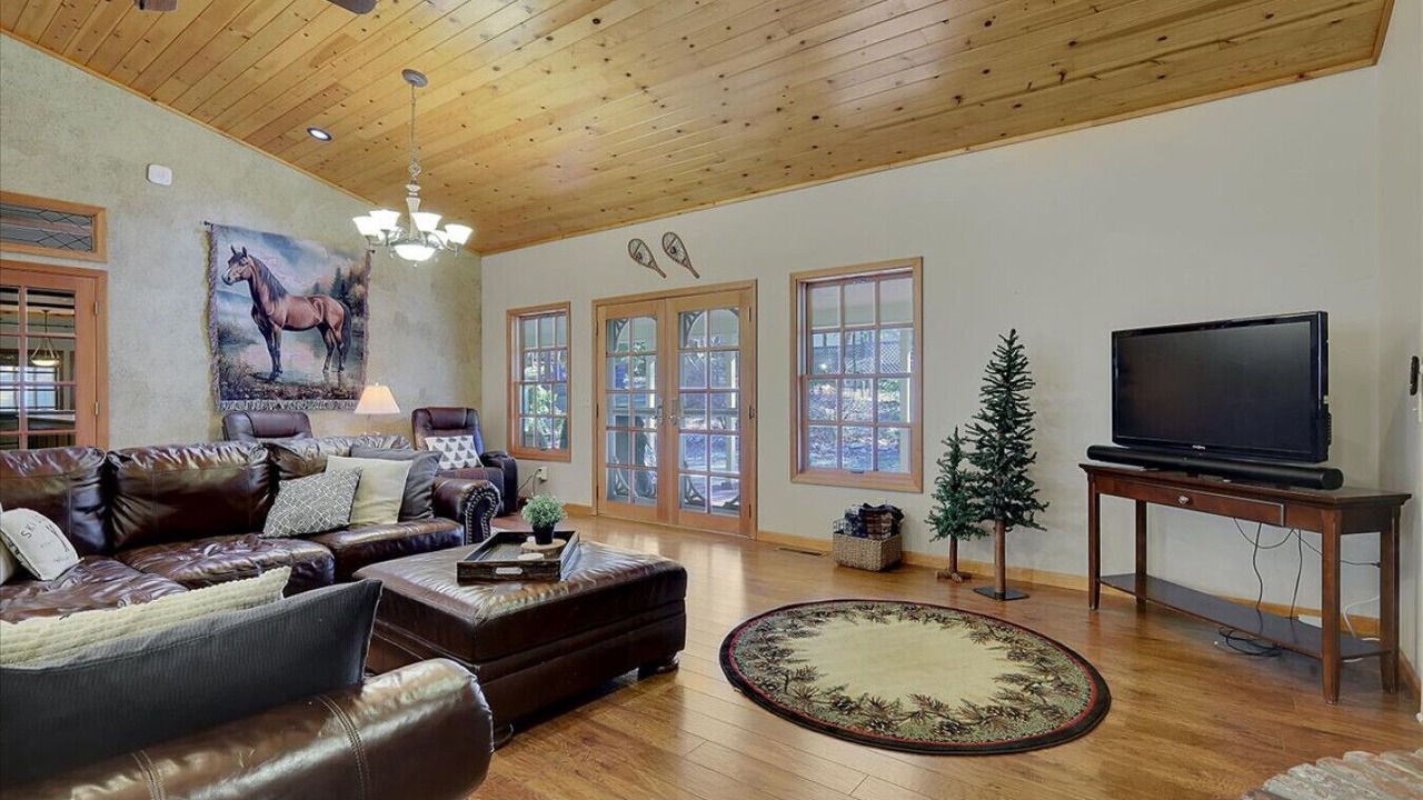 Photo of Bedroom in Pine Grove
