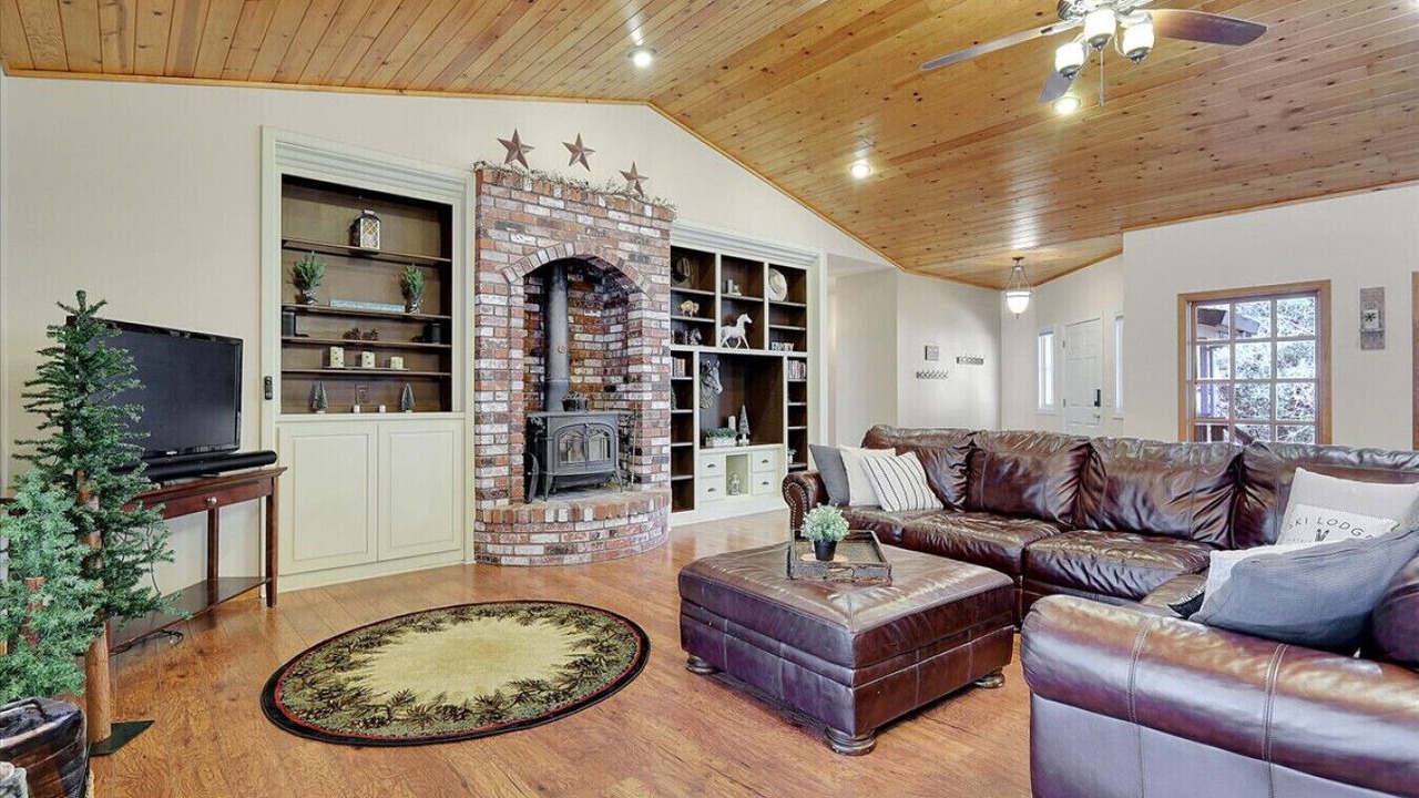 Photo of Bedroom in Pine Grove