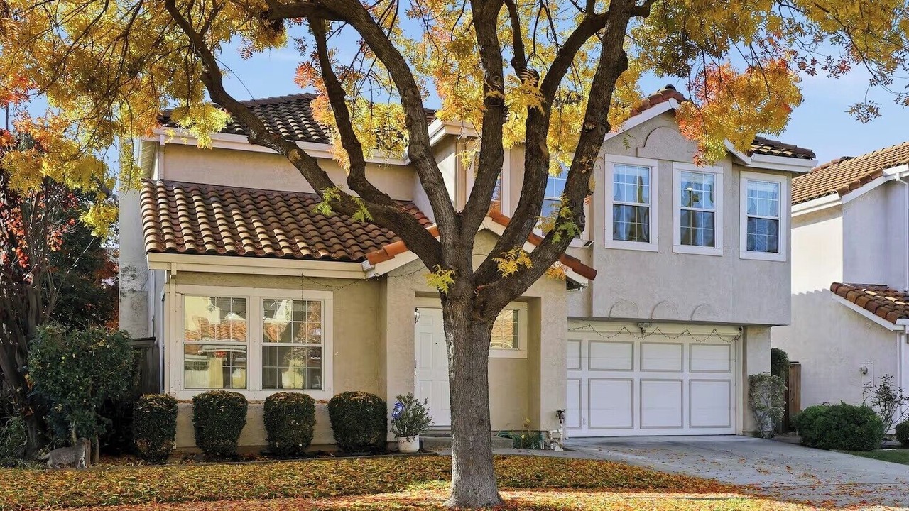 Photo of Outdoor in Carmine - Parkmont