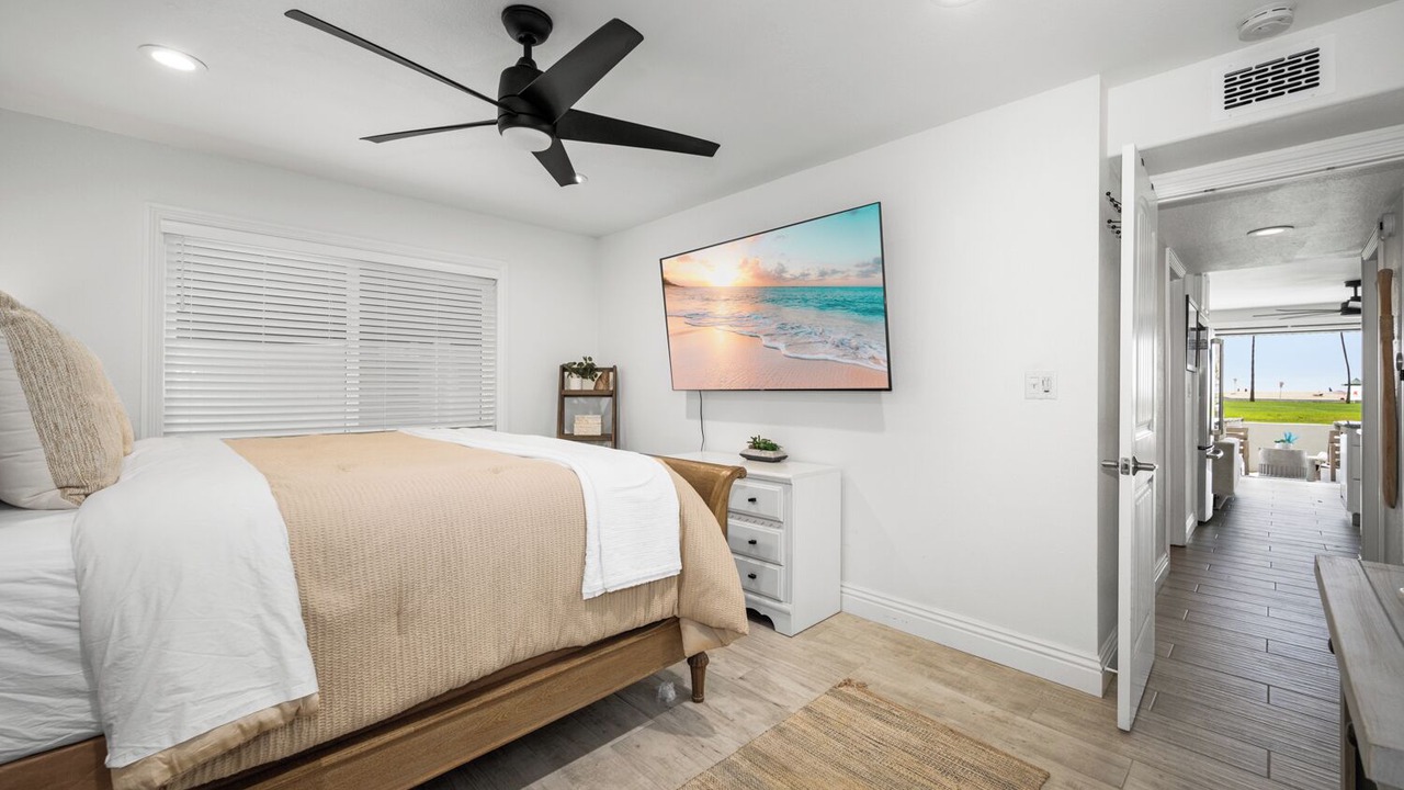 Photo of Bedroom in Balboa Peninsula