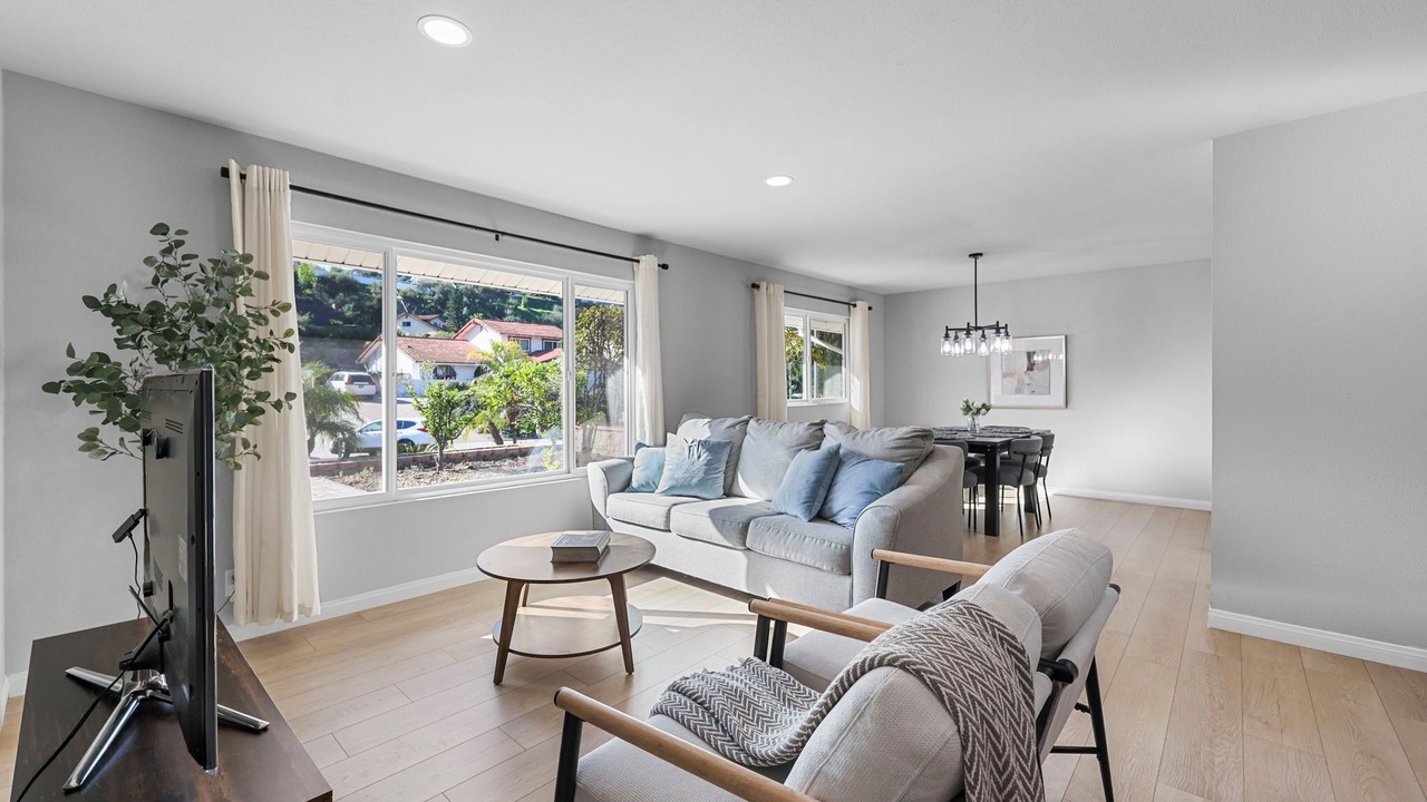 Photo of Livingroom in Charter Oak